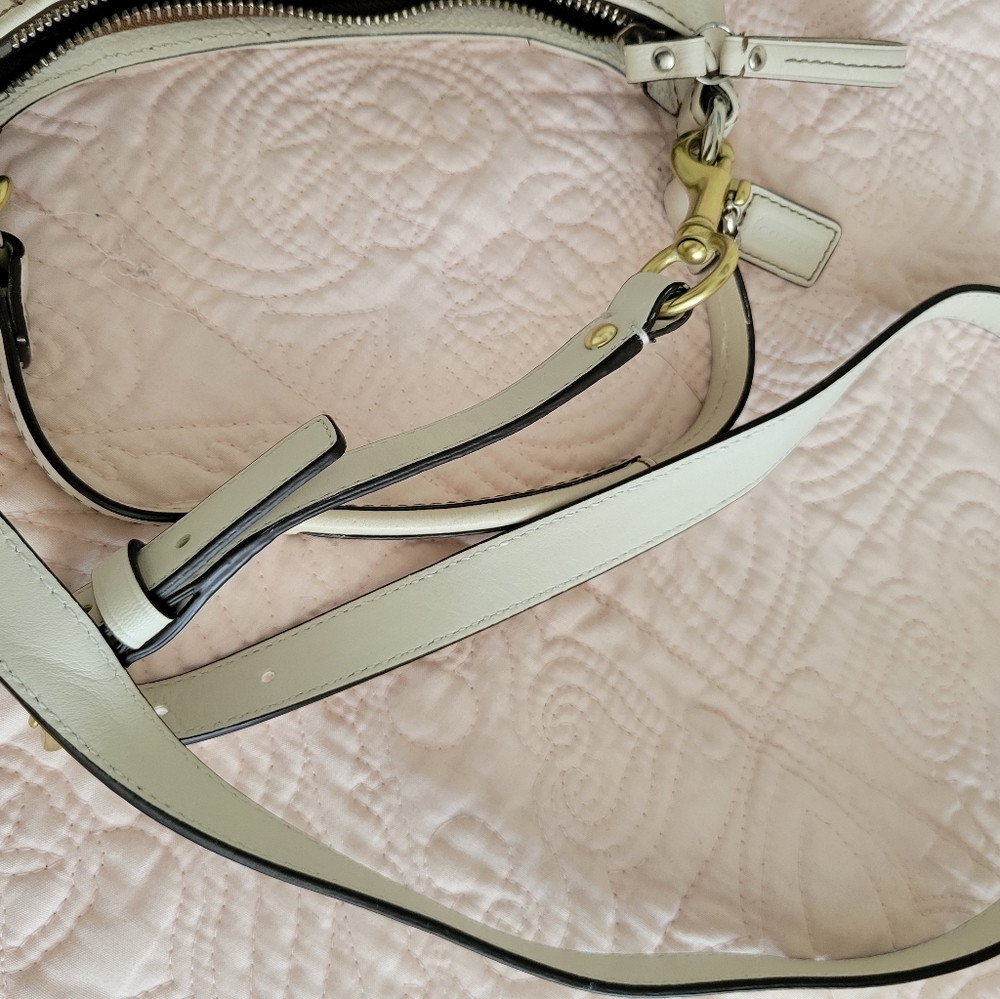 Coach Cross body Bag - Picture 4 of 5
